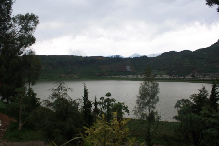 Sendratari Merdada di pinggir Tlaga Merdada