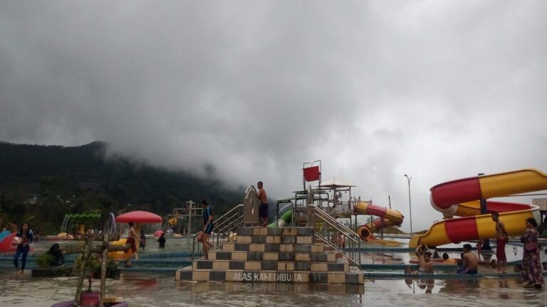 D’Qiano Hot Spring Waterpark: Surga Air Hangat di Tengah Keindahan Dataran Tinggi Dieng